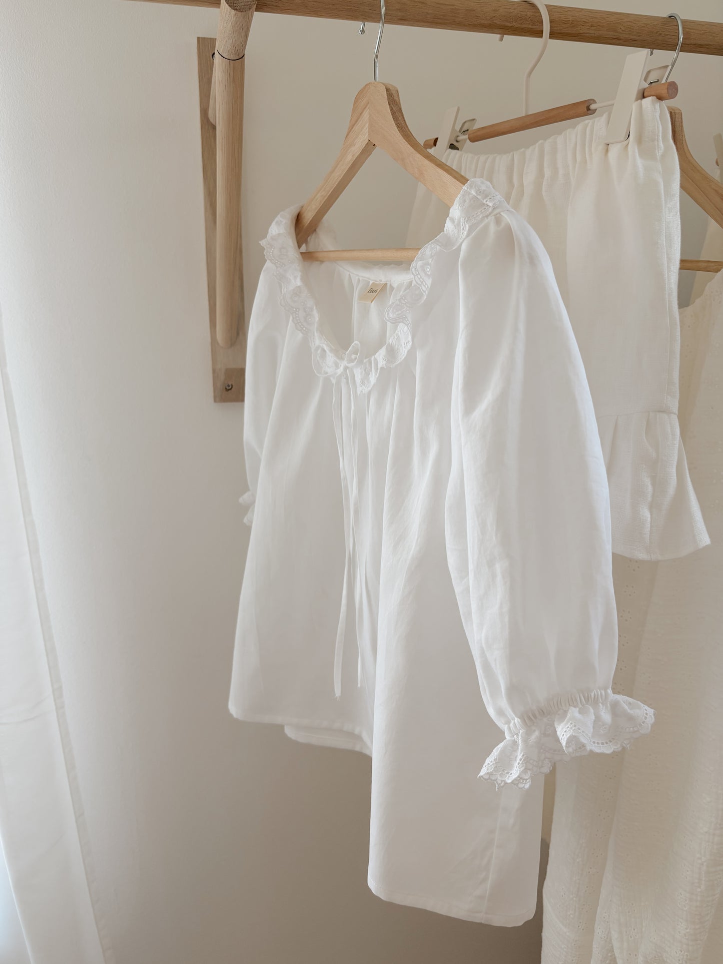 Saga blouse - embroidered lace